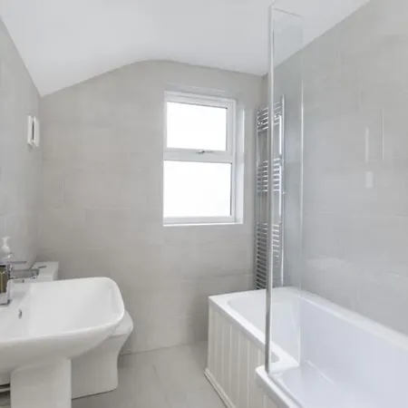 Large Renovated 4 Bed