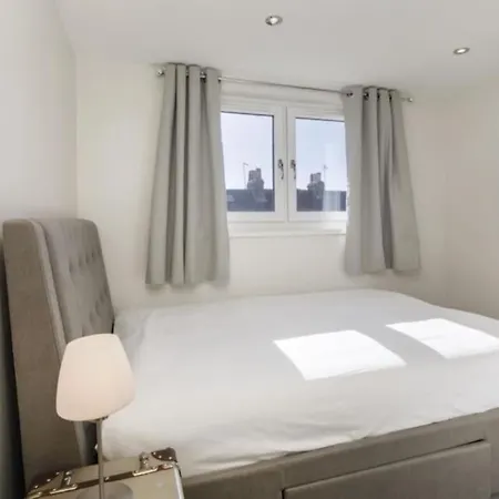 Large Renovated 4 Bed Holiday home