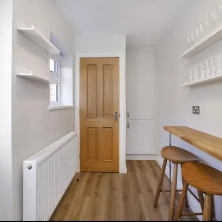 Large Renovated 4 Bed Holiday home York