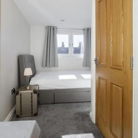 Large Renovated 4 Bed