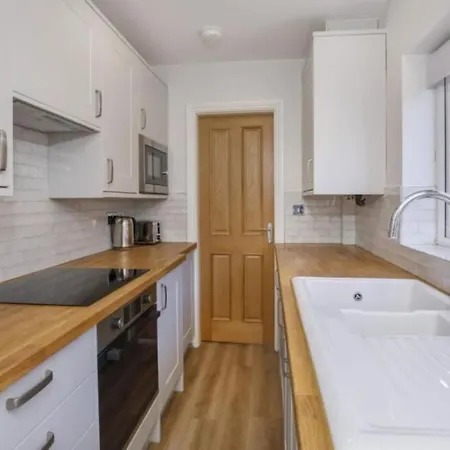 Large Renovated 4 Bed Holiday home