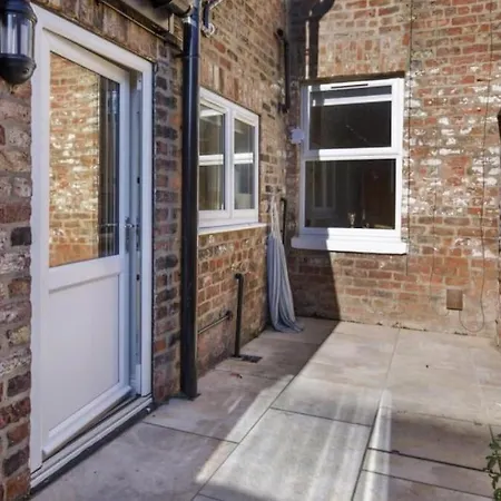Holiday home Large Renovated 4 Bed *