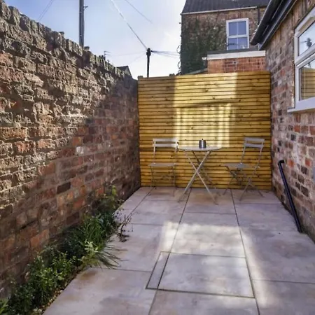 Large Renovated 4 Bed York