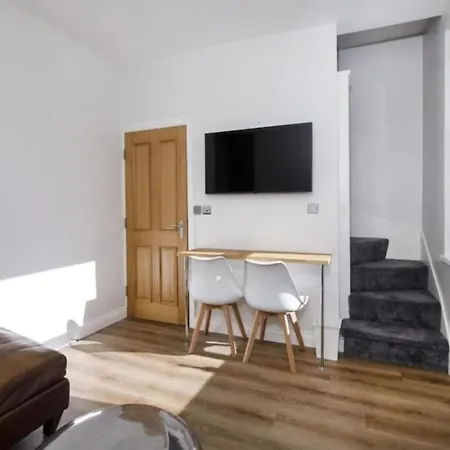 Large Renovated 4 Bed Prázdninový dům *