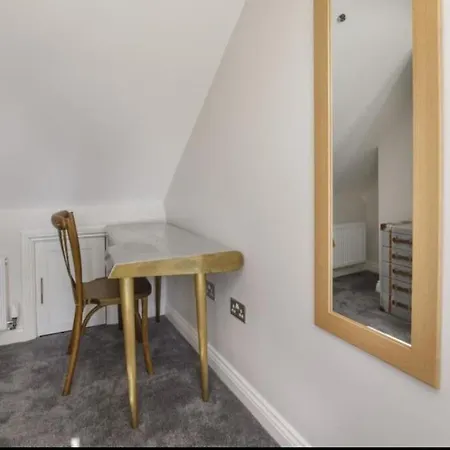 Large Renovated 4 Bed Hébergement de vacances